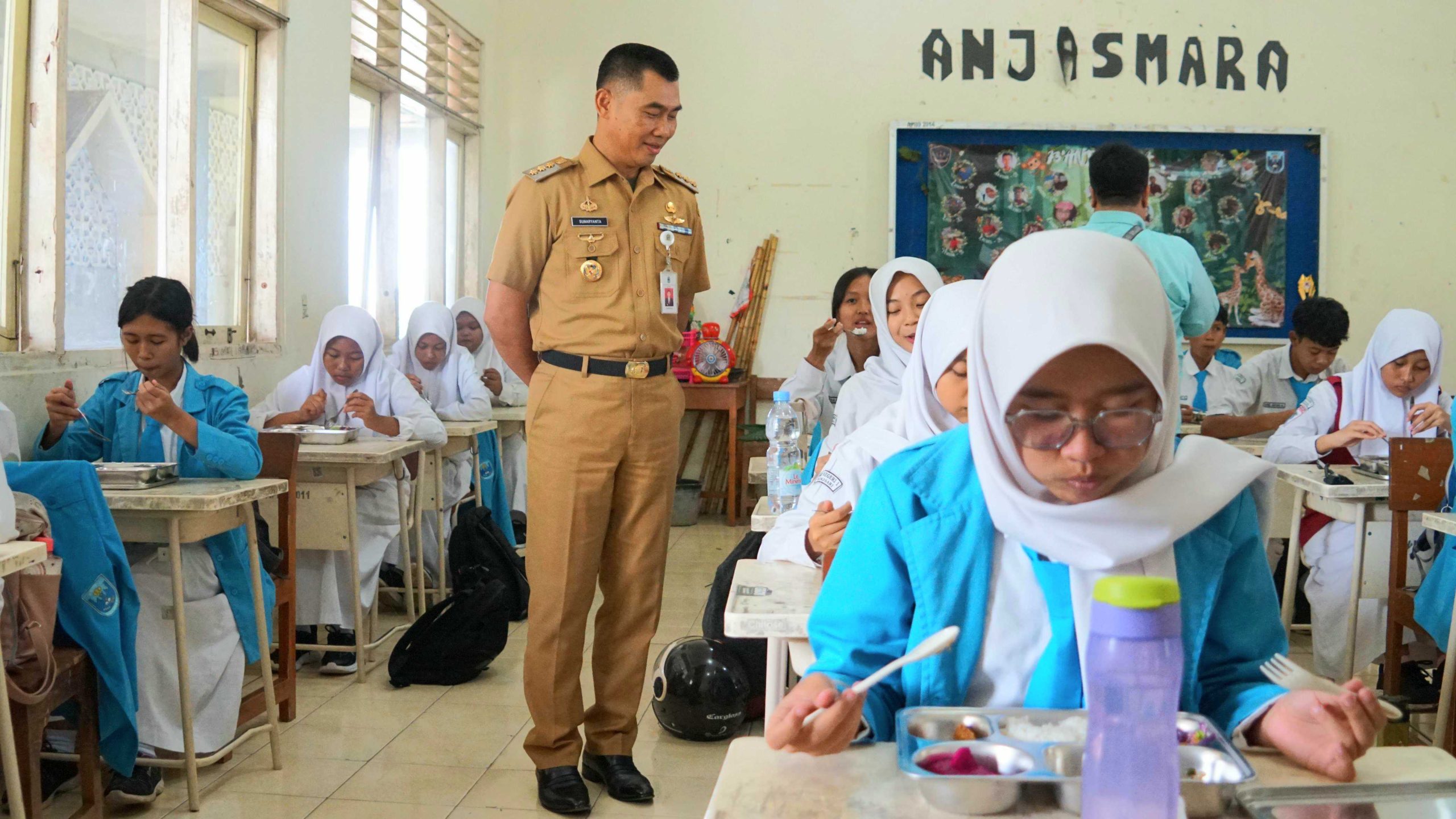 Bupati Gunungkidul Tinjau Program Makan Siang Gratis di SMPN 1 Wonosari