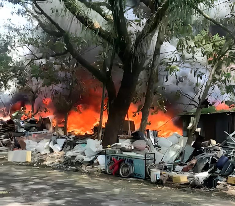 Api Membara di Gudang Rosok Madukismo Bantul