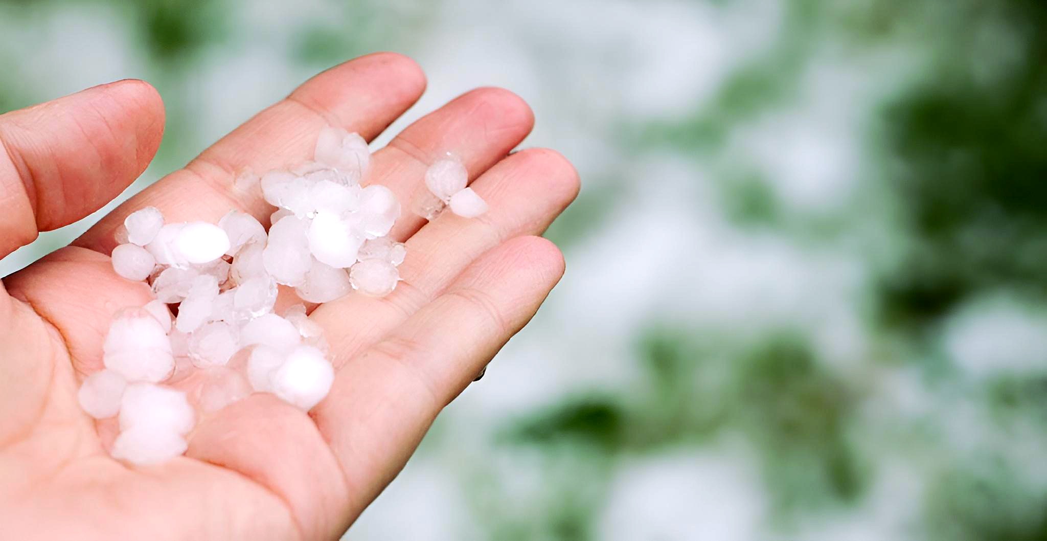 Aneh Tapi Nyata, Fenomena Hujan Es di Jogja Bikin Asik Juga Panik