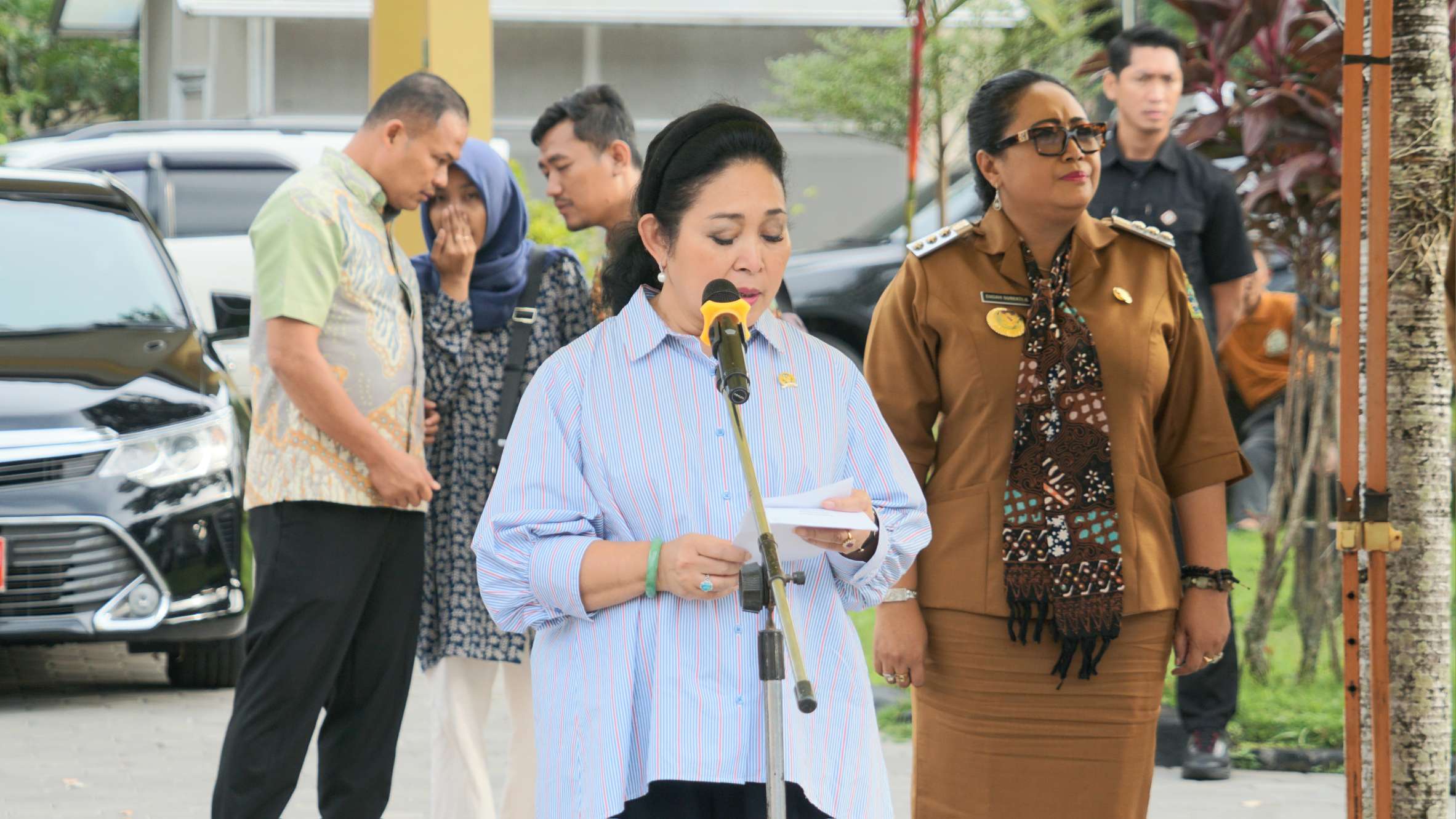 Titiek Soeharto Serahkan Bantuan Alsintan Kepada 40 Poktan se-Gunungkidul