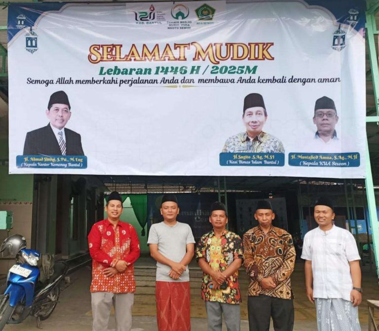 Sinergitas KUA Sewon dan PD IPARI Bantul dengan Takmir Masjid Nurul Huda Ngoto Layani Pemudik