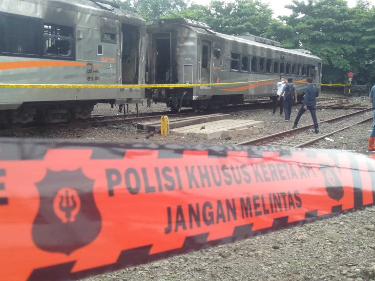 Kereta Terbakar di Stasiun Yogyakarta, Hanguskan Tiga Gerbong