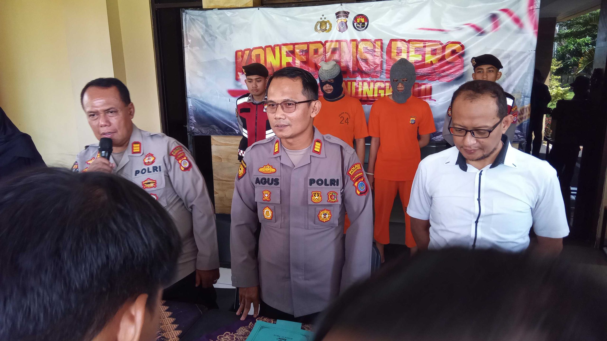 Kakak Beradik Pengedar Uang Palsu Berhasil Diringkus Polisi Kakak Beradik Pengedar Uang Palsu Berhasil Diringkus Polisi