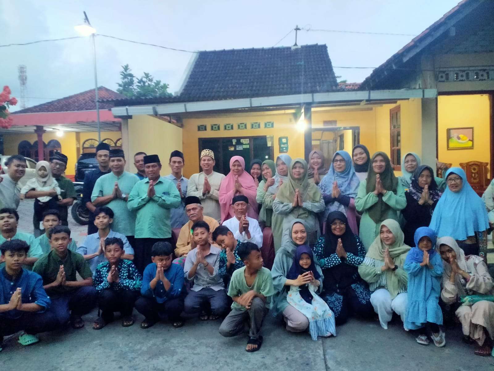 Trah Kiai Sastro Wasito Gelar Halal Bihalal Perdana Sekaligus Pemilihan Ketua Trah Kiai Sastro Wasito Gelar Halal Bihalal Perdana Sekaligus Pemilihan Ketua