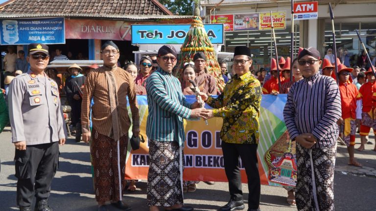 Wabub Gunungkidul Lepas Kirab Budaya Hari Jadi Kalurahan Tepus ke-77 Wabub Gunungkidul Lepas Kirab Budaya Hari Jadi Kalurahan Tepus ke-77