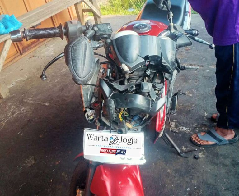 Kecelakaan lalu lintas di Jalan Baran – Wonosari Yamaha Vixion VS Honda Beat