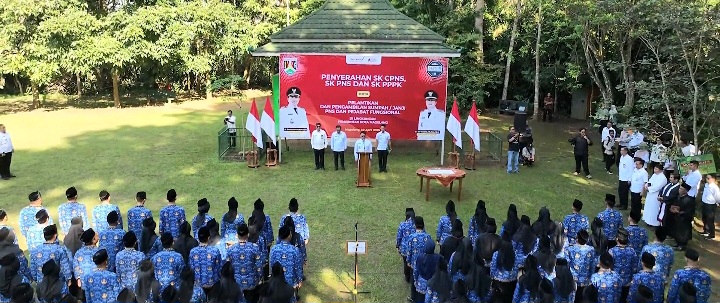 Ada Yang Unik Di Kota Magelang, 261 ASN Dilantik di Puncak Gunung Tidar