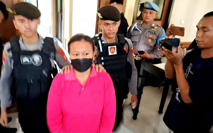Emosi, Anak Sering Rewel & Ekonomi Tak Stabil, Aniaya Anak Tirinya Yang Berumur 4 Tahun