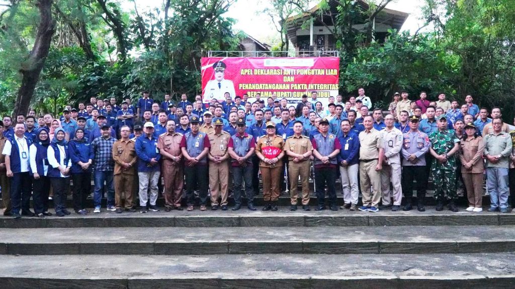 Deklarasi Anti Pungli dan Penandatanganan Pakta Integritas di Pantai Sundak