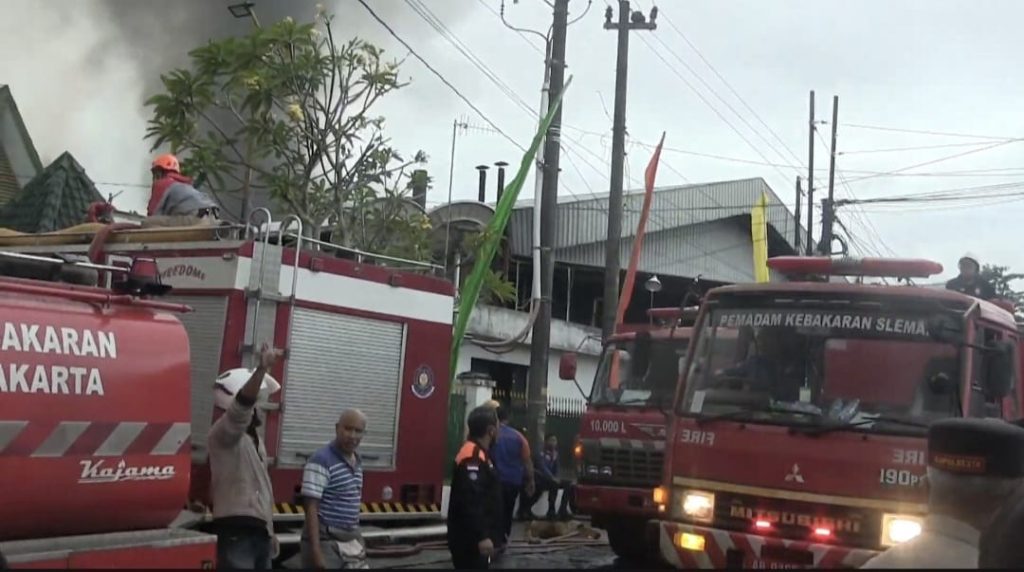 Kebakaran Perusahaan Garmen di Sleman, MPBI DIY Minta Perusahaan Tetap Bayar Para Karyawannya Kebakaran Perusahaan Garmen di Sleman, MPBI DIY Minta Perusahaan Tetap Bayar Para Karyawannya