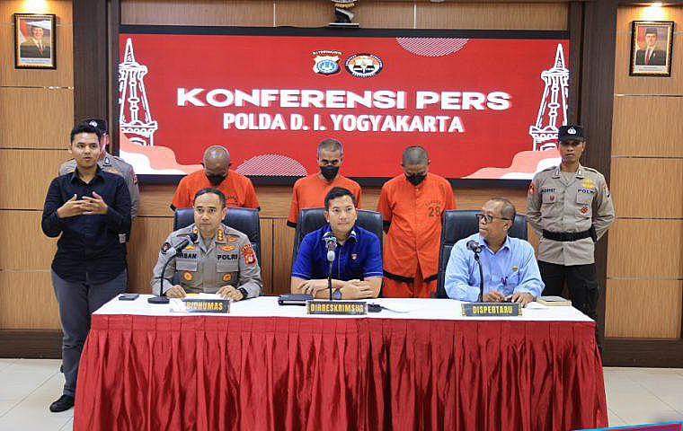 Polda DIY Gelar Konferensi Pers Ungkap Kasus Penyewaan Tanah Ilegal Kalurahan Maguwoharjo Polda DIY Gelar Konferensi Pers Ungkap Kasus Penyewaan Tanah Ilegal Kalurahan Maguwoharjo