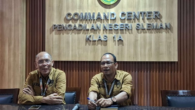 Persiapan Sidang Perdana Gugatan ke Rektor UGM soal Ijazah Jokowi Digelar Kamis