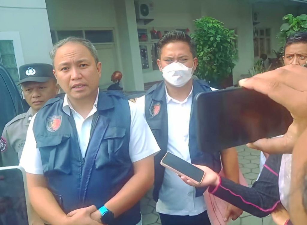 Kantor Dinas Pendidikan Gunungkidul Digeledah Subdit III Tipikor Ditreskrimsus Polda DIY, Kenapa? Kantor Dinas Pendidikan Gunungkidul Digeledah Subdit III Tipikor Ditreskrimsus Polda DIY, Kenapa?