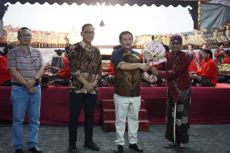 Semarak Wayang Kulit di DPRD DIY Bertajuk Lakon Semar : “Ora Melik Kuasa Jabatan & Harta”, Tidak Menjadi Orang Yang Pentingkan Keluarga