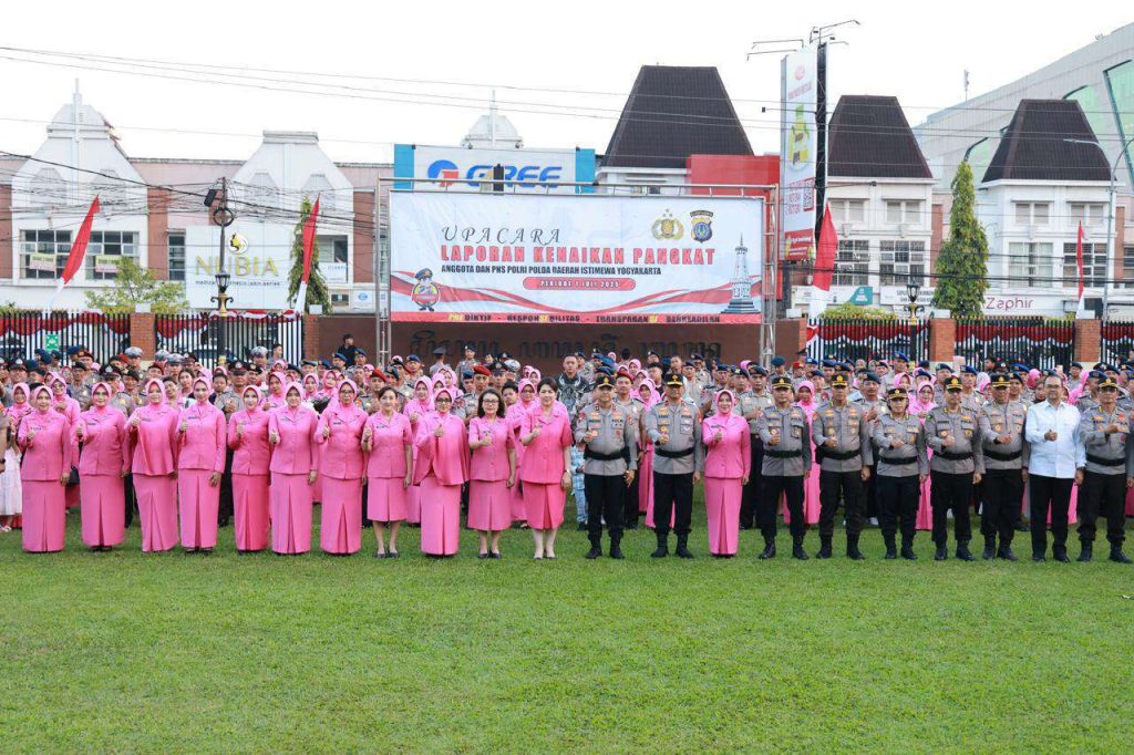 Sebanyak 360 personel dan ASN Polda DIY Resmi Naik Pangkat Sebanyak 360 personel dan ASN Polda DIY Resmi Naik Pangkat