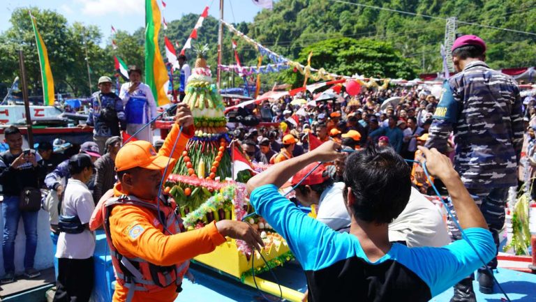 Pantai Sadeng Penyuplai Terbesar Komoditi Hasil Laut di DIY Gelar Tradisi Petik Laut