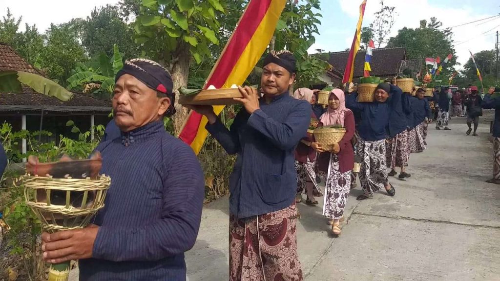 Upacara Adat Bersih Umbul Banteng Nglampar Wiladeg Kapanewon Karangmojo Upacara Adat Bersih Umbul Banteng Nglampar Wiladeg Kapanewon Karangmojo