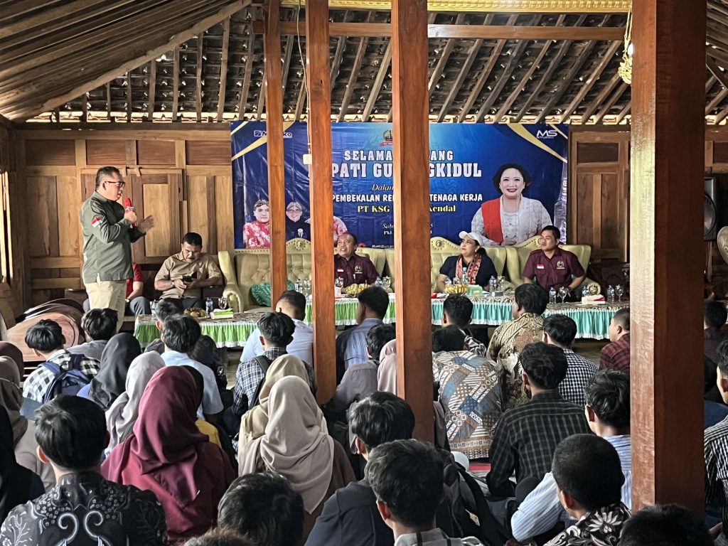Bupati Gunungkidul Beri Motivasi Lulusan SMK Acara Pembekalan Rekrutmen Tenaga Kerja PT KSG Miyako Kendal