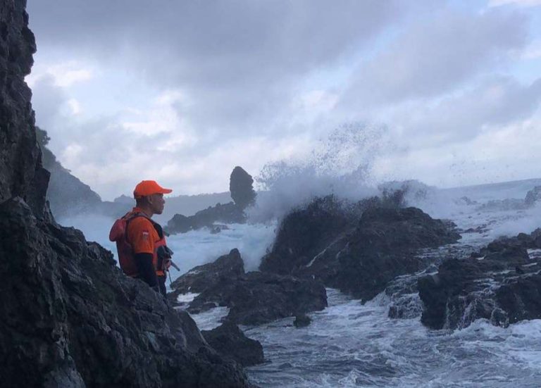 Tim Satlinmas Rescue Masih Terus Monitoring Pencarian Wisatawan Hilang di Pantai Siung