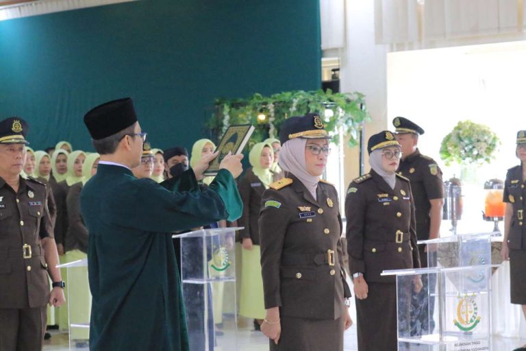 Pelantikan Pejabat Eselon II dan III di Kejati DIY: Mutasi Bagian dari Penyegaran Organisasi