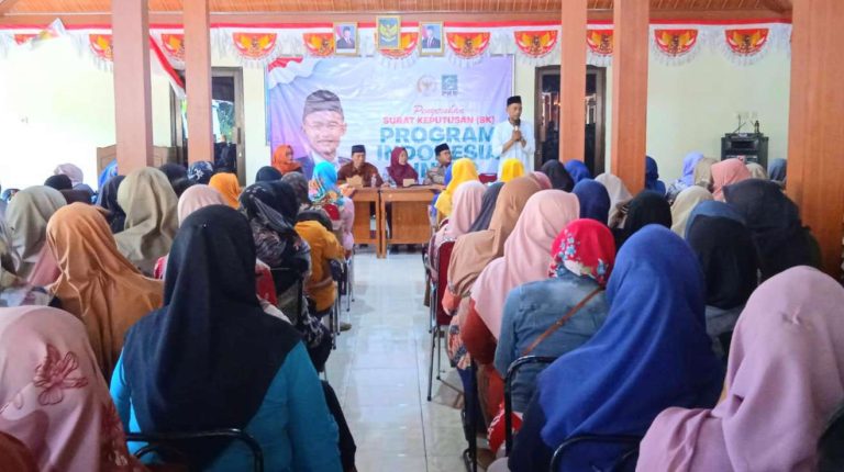 Anggota DPRD RI Fraksi PKB Kaisar Abu Hanifah Serahkan SK PIP ke 726 Siswa SD Se-Kabupaten Gunungkidul