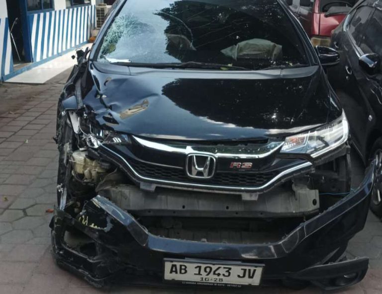 Pengendara Honda Jazz Terobos Lampu Merah Usai Konsumsi Alkohol, Istri Pengendara Motor Tewas ditempat Terpental 5-6 M