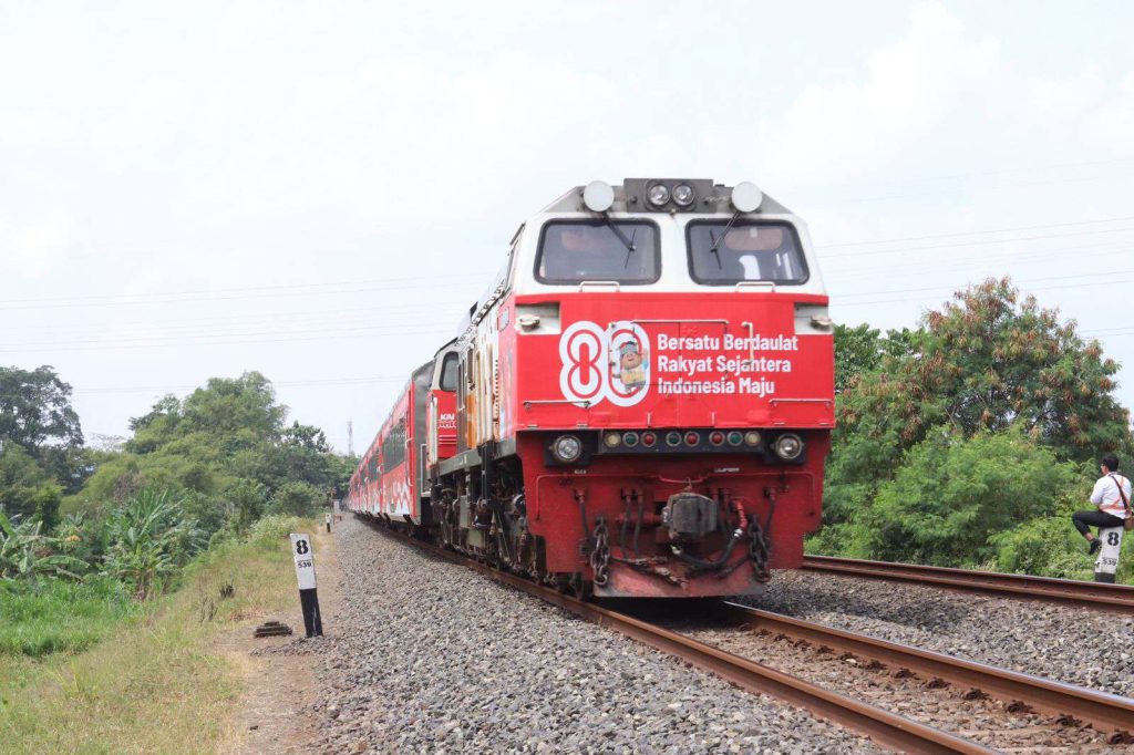Semarak HUT ke-80 RI, Daop 6 Yogyakarta Hadirkan Nuansa Merah Putih di Stasiun dan Kereta