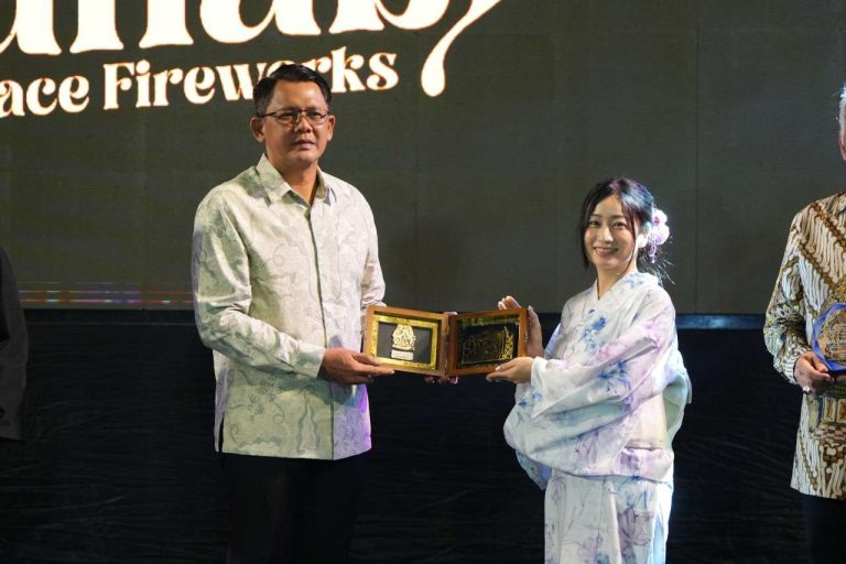 Meriahnya Kembang Api Raksasa Dari Jepang Warnai Langit di Sleman & Jember Fashion Festival Sleman Culture Fest 2025