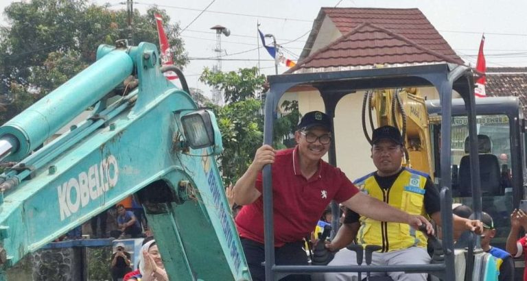 Walikota Jogja Hasto Pantau Normalisasi Sungai Code, Tikus Jumbo dan Ular Lari dari Sarang