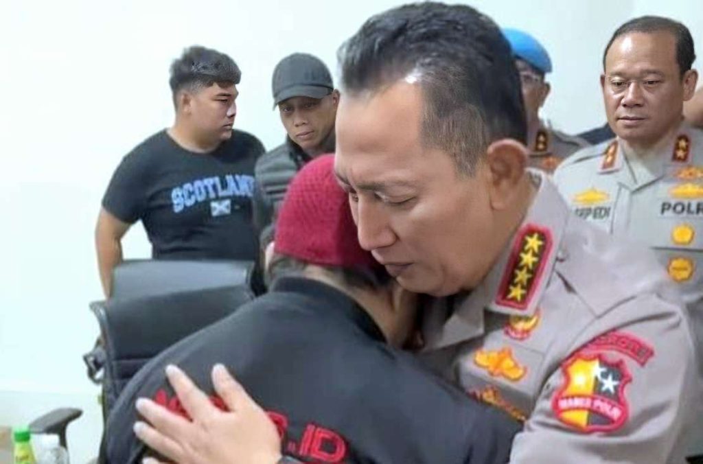 Kapolri Temui Keluarga Korban Ojol Yang Tewas Terlindas Mobil Rantis Brimob, Sampaikan Belasungkawa