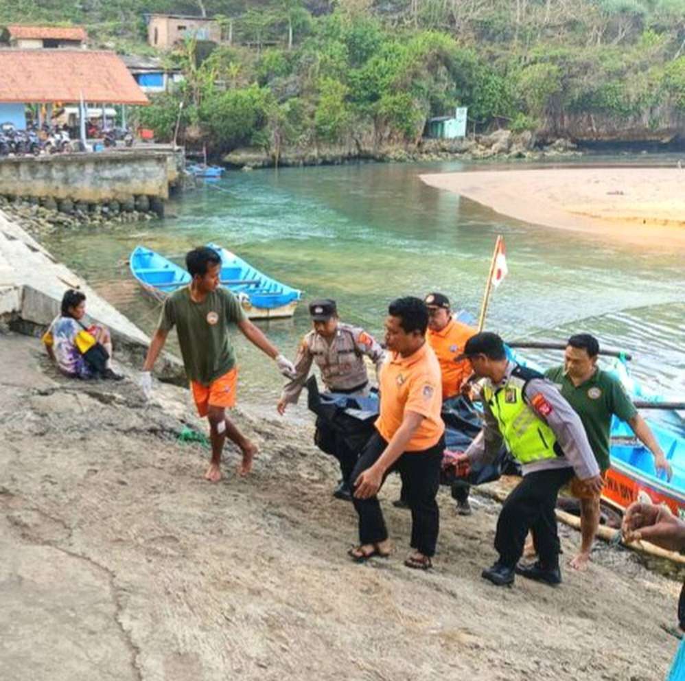 Mayat Tanpa Identitas Mengapung di Pantai Baron