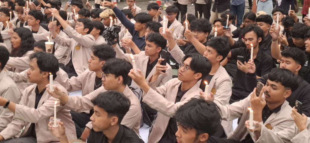 Wakil Rektor & Mahasiswa AMIKOM Yogyakarta Gelar Doa Bersama Bertajuk Seribu Lilin, Desak Usut Tuntas Kematian Rheza Sendy