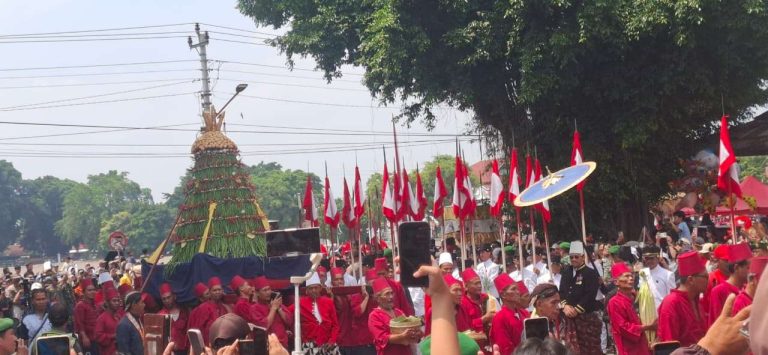 Keraton Yogya Gelar Sekaten Peringati Maulud Nabi Muhammad, Warga Lokal Hingga Turis Padati Lokasi Sejak Pagi