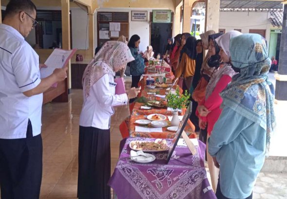 Semarakkan Rasul dan Hari Tani, PKK Kal Petir Adakan Lomba Cipta Menu Ibu Hamil Berbahan Labu Kuning