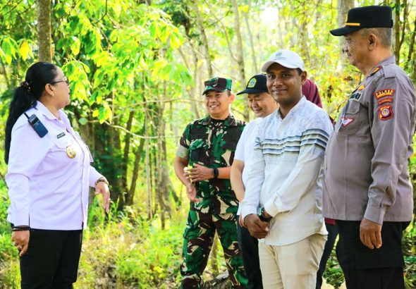 Pemkal Grogol Bersama TNI-Polri Giat Gotong royong Membangunan Talud di Bantaran Sungai Prebutan