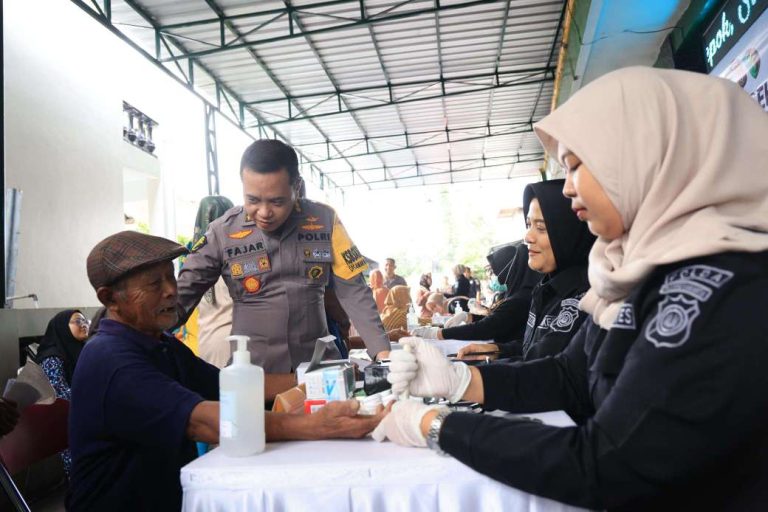 Operasi Aman Nusa I Progo 2025, Polda DIY Laksanakan Bakti Kesehatan di Masjid Sanggrahan