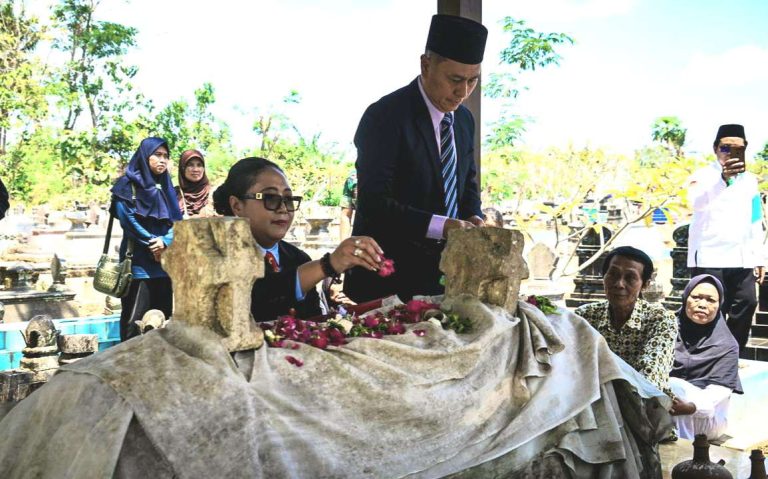 Menyambut Hari Jadi Kabupaten Gunungkidul ke-195 Pemkab Gunungkidul Berziarah ke Makam Bupati Terdahulu