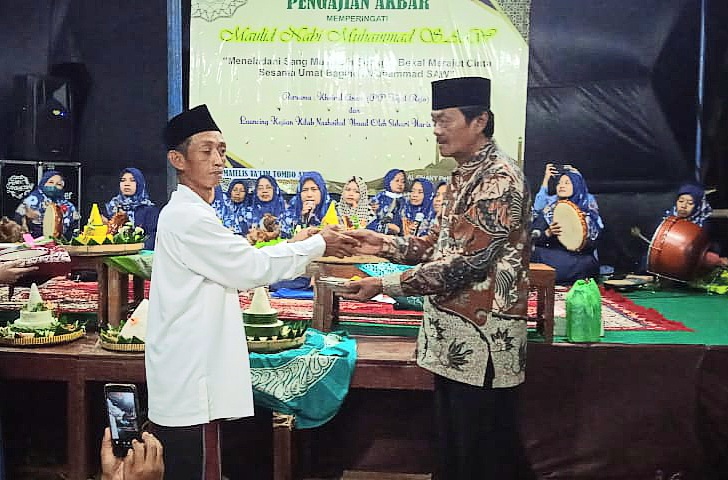 Majelis Taklim Tombo Ati  Peringati Maulid Nabi Muhammad Sekaligus Launching Kitab Nashoihul Ibad Bersama Ustadz Suhari Abdul Haris