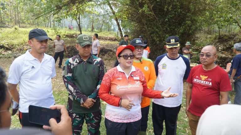 Kodim 0730/Gunungkidul Gelar Jum’at Bersih dan Karya Bakti di Sungai Gunung Ringin Semanu Kodim 0730/Gunungkidul Gelar Jum’at Bersih dan Karya Bakti di Sungai Gunung Ringin Semanu