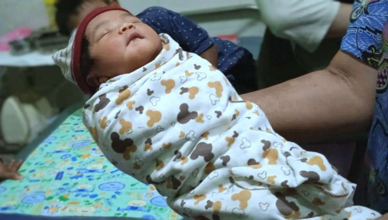 Warga Suruh Digegerkan Penemuan Bayi dibuang Dalam Kondisi Hidup