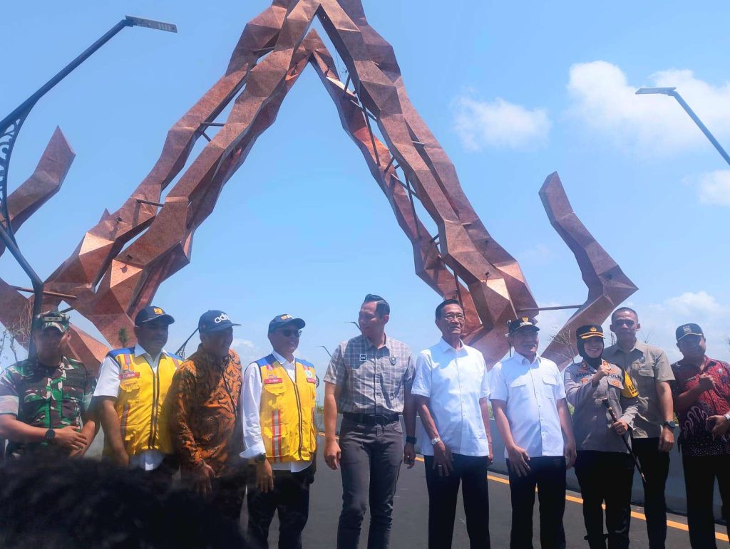 Gubernur DIY bersama Menko AHY  Tinjau Proyek Pembangunan Jembatan Pandansimo Bantul