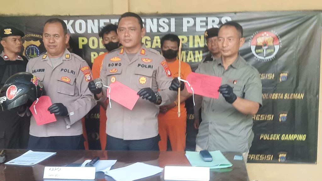 Gara – Gara Cemburu, Pria Jogja Keroyok dan Kencingi Dugaan Selingkuhan Istrinya