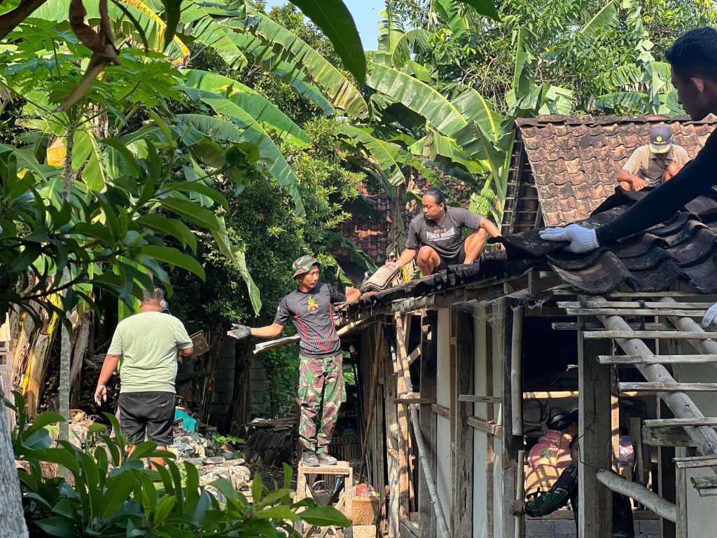 Satgas TMMD Reguler Ke-126, Kodim 0730/Gunungkidul Kejar Target Rehab RTLH di Kal Candirejo Satgas TMMD Reguler Ke-126, Kodim 0730/Gunungkidul Kejar Target Rehab RTLH di Kal Candirejo