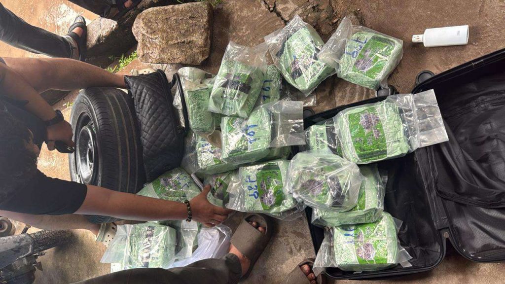 Polda Riau Gagalkan Penyelundupan 30 Kg Sabu di Pelabuhan Dumai Polda Riau Gagalkan Penyelundupan 30 Kg Sabu di Pelabuhan Dumai