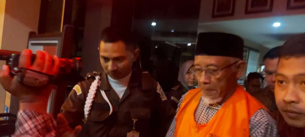Breaking News! Usai Diperiksa Sekitar 10 Jam, Mantan Bupati Sleman Resmi Ditahan Terkait Kasus Korupsi 10 Miliar Lebih