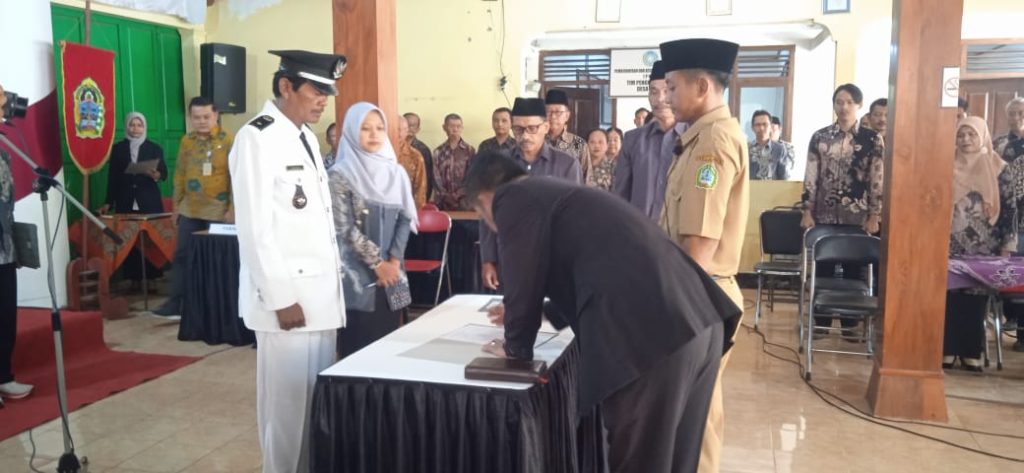 Lurah Petir Melantik Gratia Danu Pamungkas Sebagai Dukuh Padukuhan Ngelo