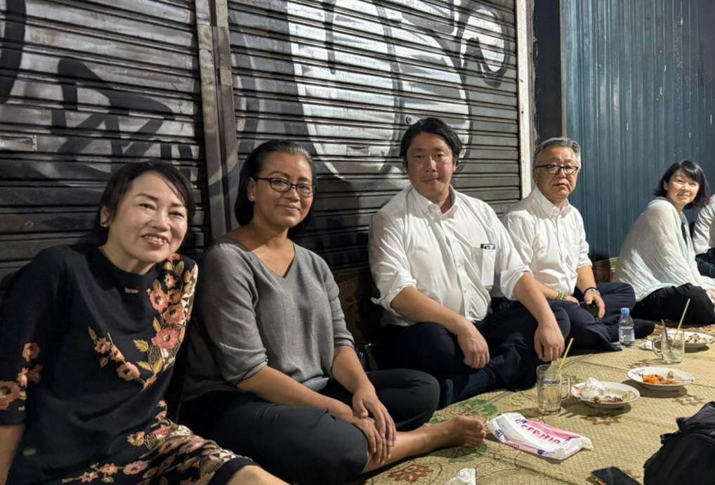Begini Cara Putri Kraton Yogyakarta Menjamu Wagub Kyoto Makan Gudeg Lesehan Begini Cara Putri Kraton Yogyakarta Menjamu Wagub Kyoto Makan Gudeg Lesehan