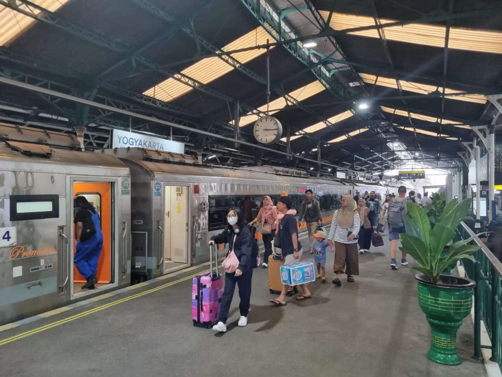 Jelang Nataru 2025-2026, KAI Daop 6 Ingatkan Aturan Baru Penggunaan Powerbank di Kereta