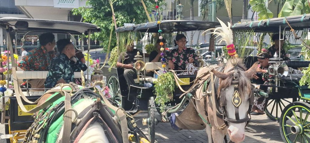 Antusiasme Kontes Kuda Andong di Halaman DPRD DIY Hari Ini, Kusir Dan Warga Dukung Jadi Agenda Tahunan Antusiasme Kontes Kuda Andong di Halaman DPRD DIY Hari Ini, Kusir Dan Warga Dukung Jadi Agenda Tahunan