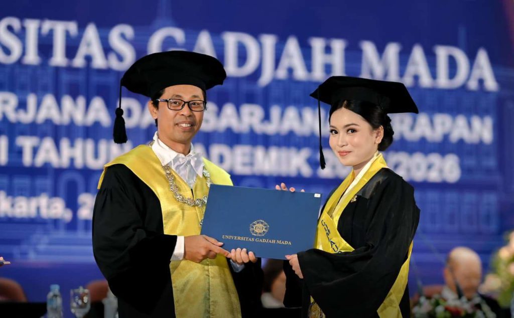 Trixi Karinina Dewi Sindhutomo Lulus S1 UGM Dalam Wakti 3 Tahun 27 Hari Dengan Skripsi Soal Perumahan Rakyat di Belanda